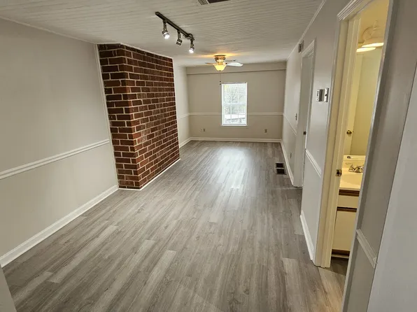 212 Thurston Dr, Gainesville, GA 30501