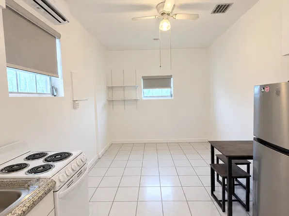 700 NE 178th St #1, Miami, FL 33162