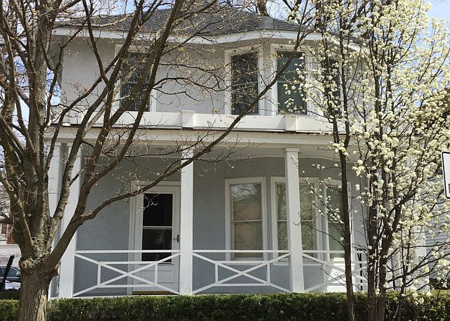 1st image of 555 Oakwood Ave