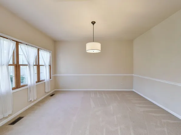 4N382 Mark Twain St, St Charles, IL 60175