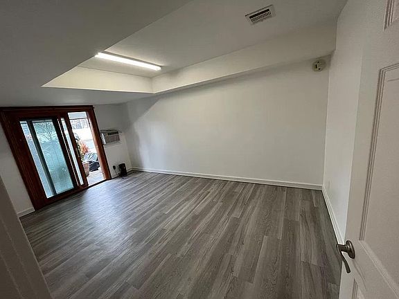 3rd image of 316 Lake Ave