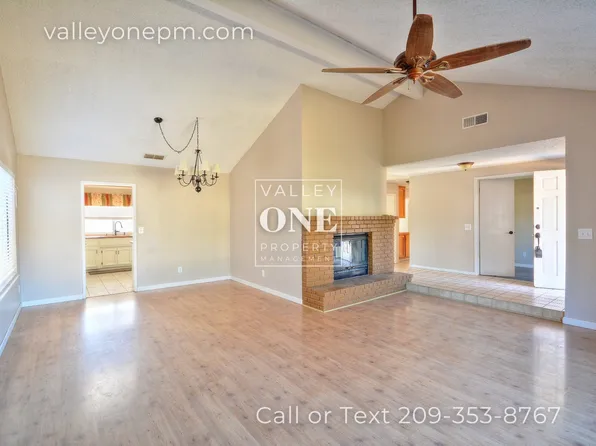 2712 Floyd Ave, Modesto, CA 95355