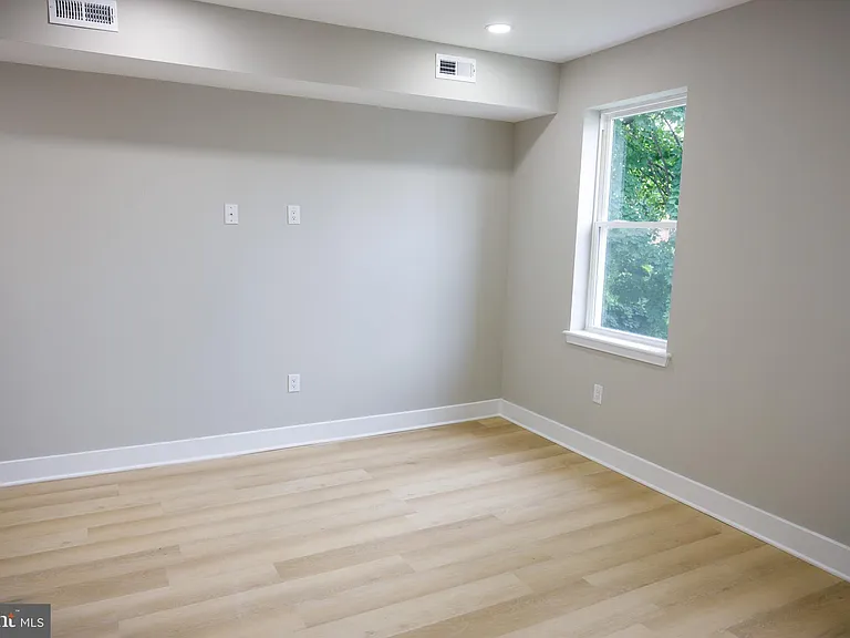 1201 Lindley Ave — Photo 12