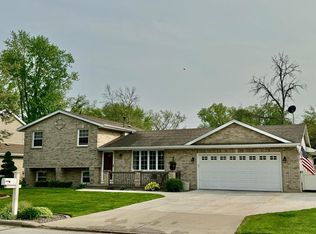 1313 Blue Ridge Dr, Green Bay, WI 54304