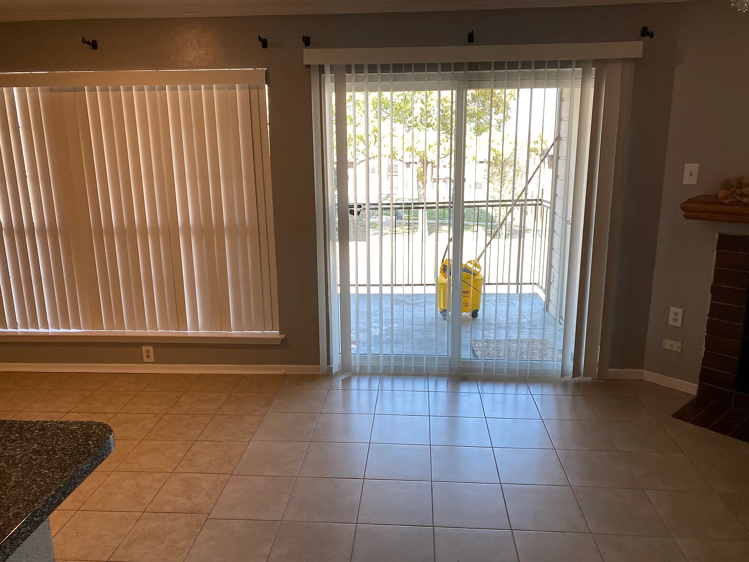 2 bed, 958 sqft, $1,600 — Photo 3