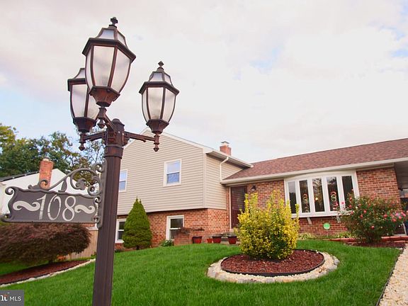 3rd image of 108 Essenton Dr