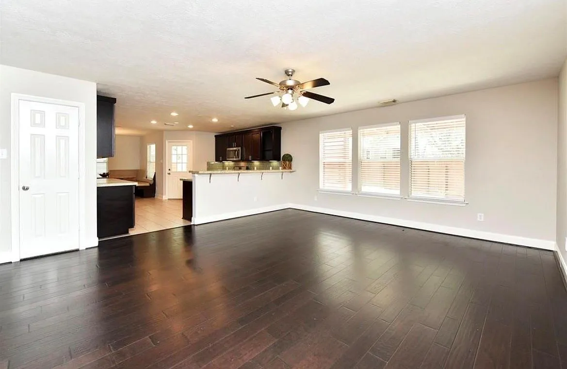 4 bed, 2.5 bath, 2178 sqft, $2,550 — Photo 4