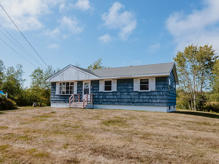216 E Grand Ave — Photo 41