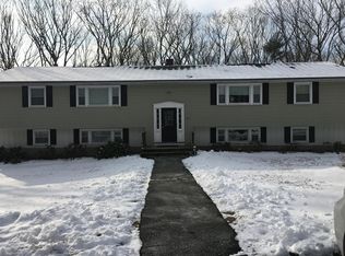 128 Cheryl Ln APT 1R, Holliston, MA 01746