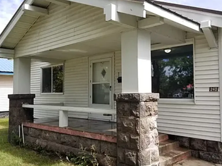 240 N Bridge St — Photo 3