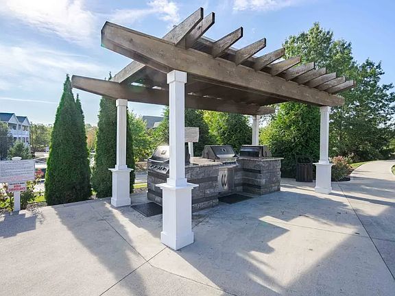 5th image of 1700 Charleston Ct #2610