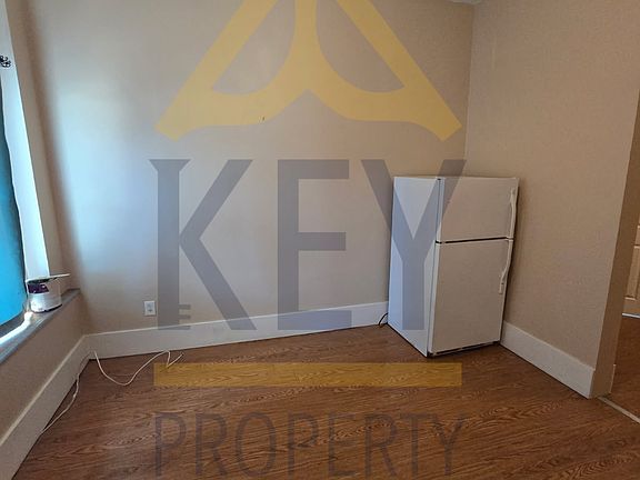 4th image of 1454 Dewey Ave #1