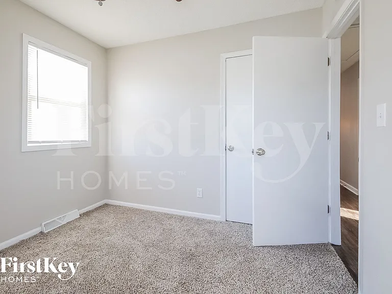 913 NE 113th Ter — Photo 12