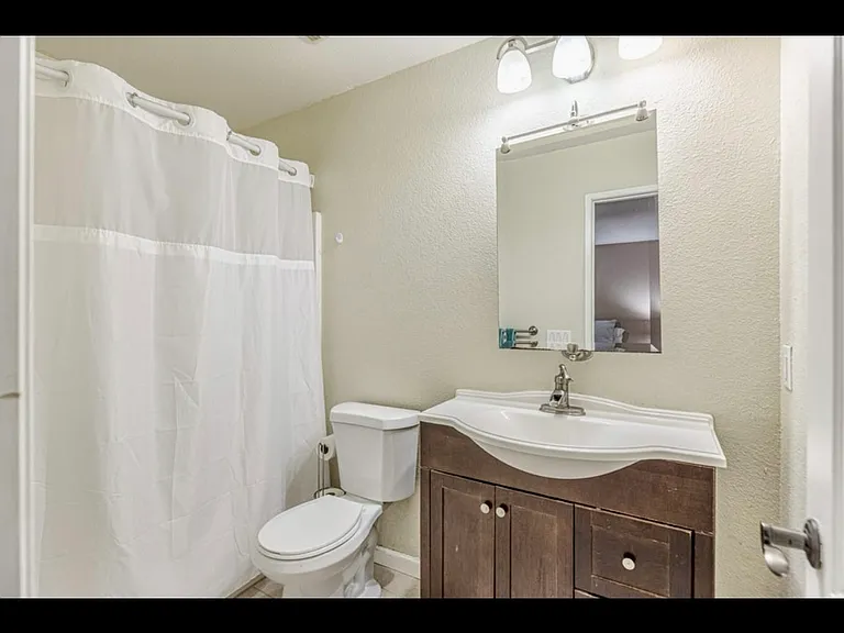 2108 Knollwood Ct — Photo 15