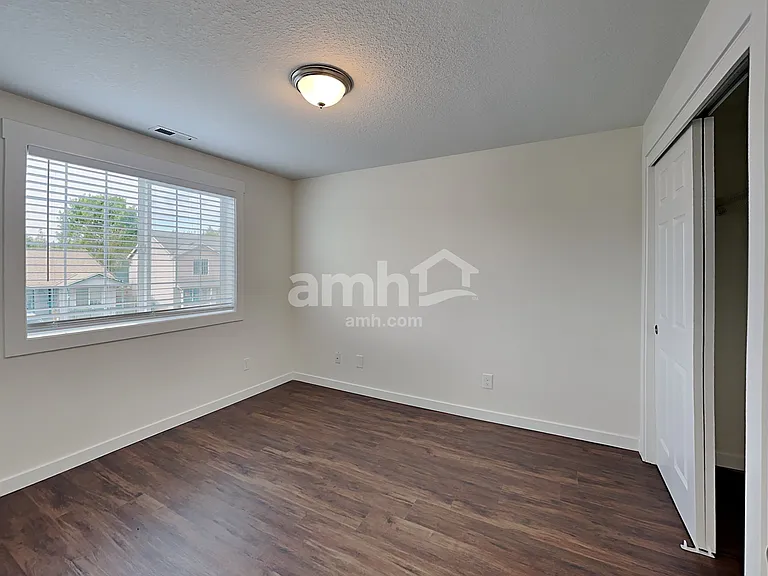 286 W 14th St — Photo 13