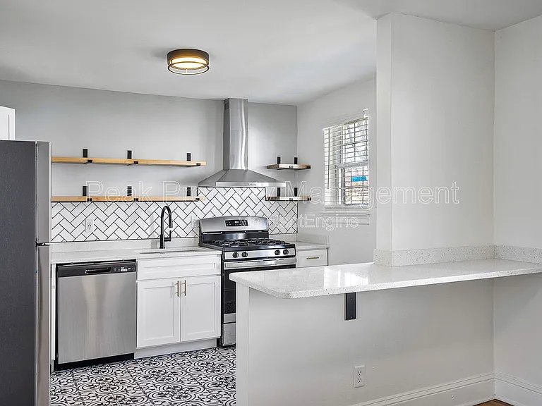 402 S Center St #1 — Photo 11
