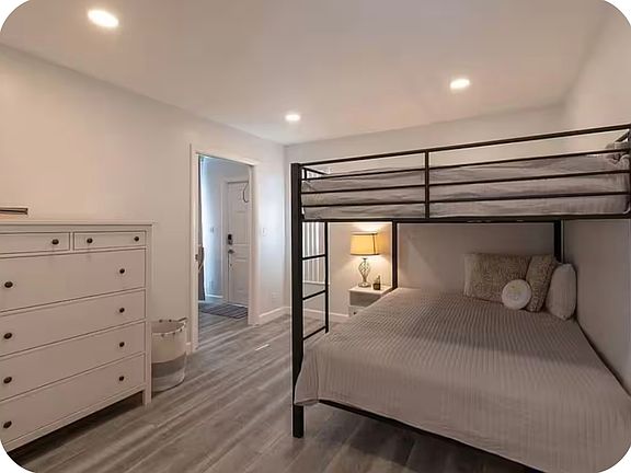 5th image of 616 Executive Center Dr #2