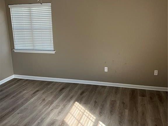 5th image of 730 Village Rd APT B