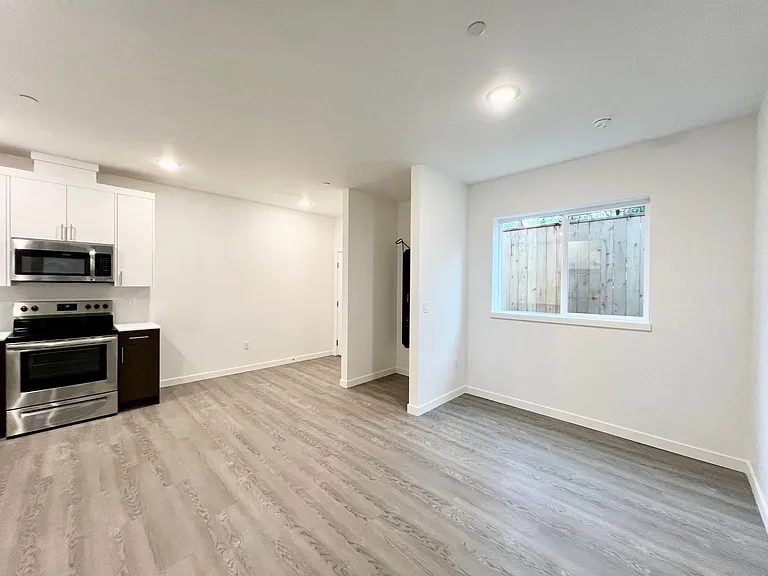 232 NE 61st — Photo 8