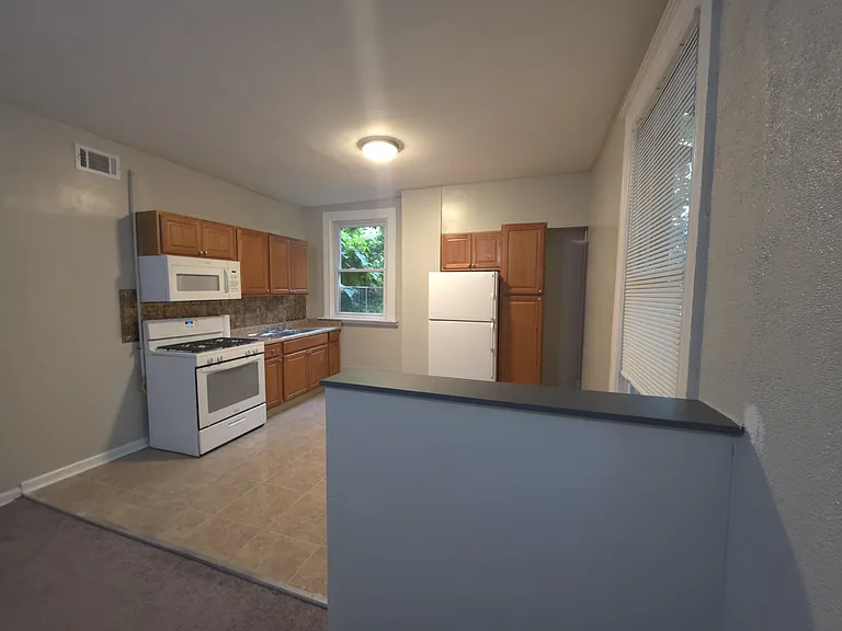 823 Walnut St #2 — Photo 4