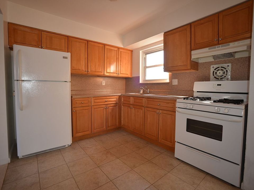 1st image of 35-23 Crescent St #2