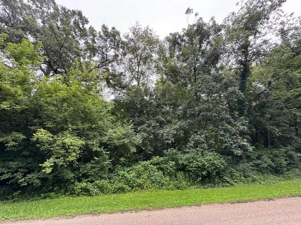 906 Monongahela Dr, Dixon, IL 61021