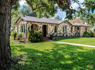 925 E Humphreys St, Seguin, TX 78155