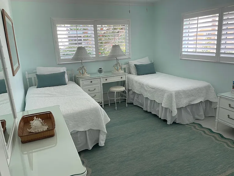Guest bedroom.