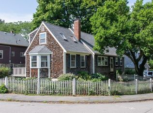 2 Knollwood Rd, Marblehead, MA 01945