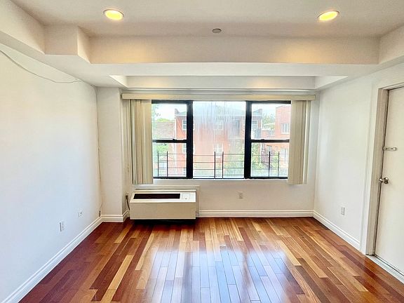 4th image of 7111 162nd St #3C