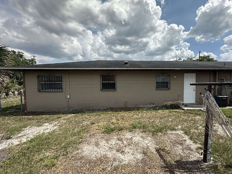 303 W Myrtle St — Photo 9
