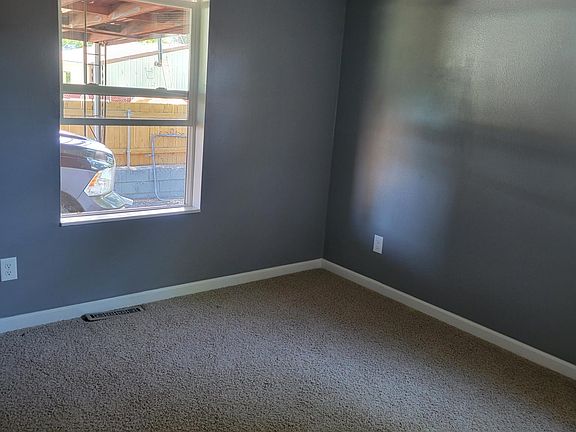 5th image of 1413 N Linden Ave