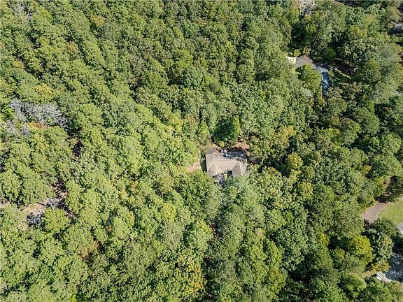 5th image of 186 Fairview Dr SW