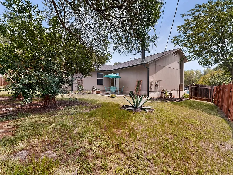 3403 Burliegh Cv — Photo 20