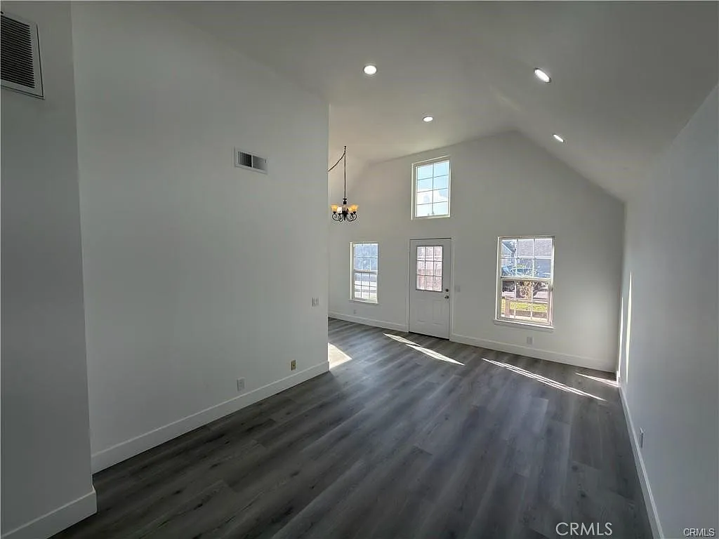 2 bed, 800 sqft, $2,700 — Photo 4