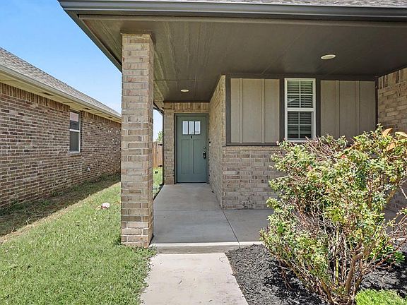 3rd image of 2217 Alta Vista Ln