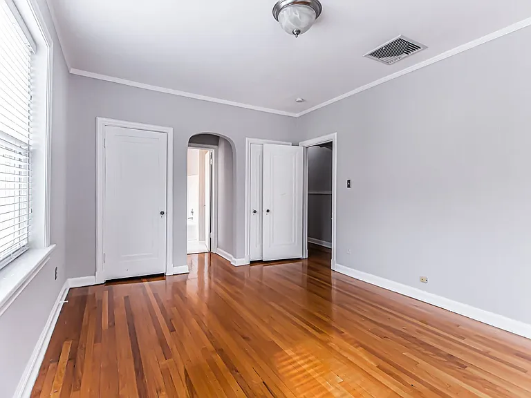 (292) 7366 Pershing — Photo 17