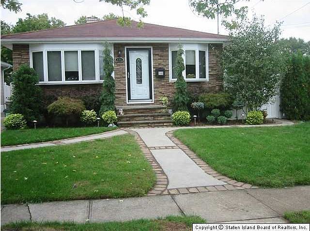 1st image of 171 Fairbanks Ave