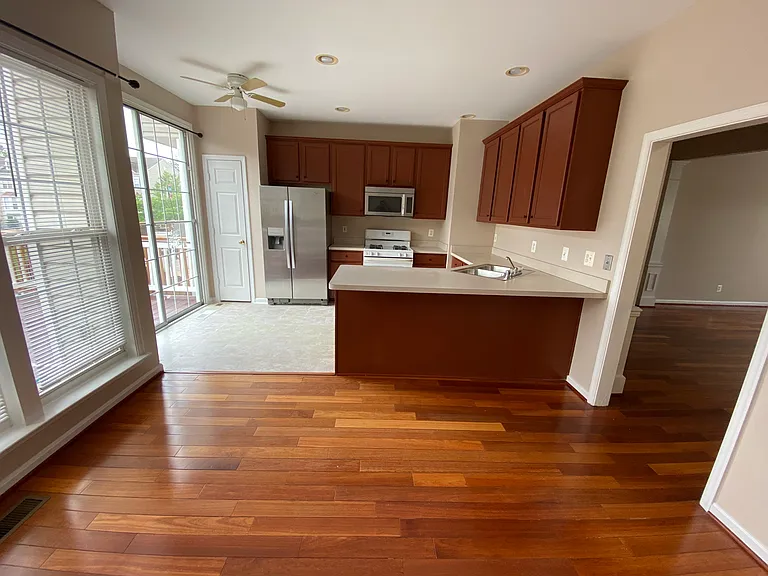 43781 Barborsville Mansion Sq — Photo 10