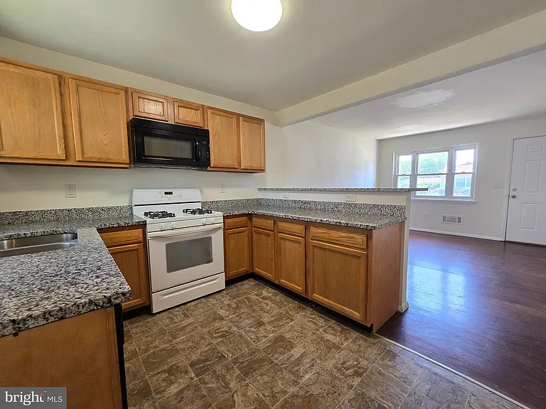 11 Glenwood Dr — Photo 15