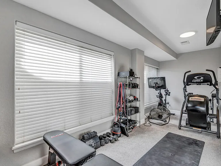 10168 Nottingham Dr — Photo 37
