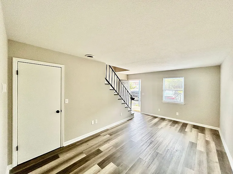 706 Roberta Dr — Photo 6