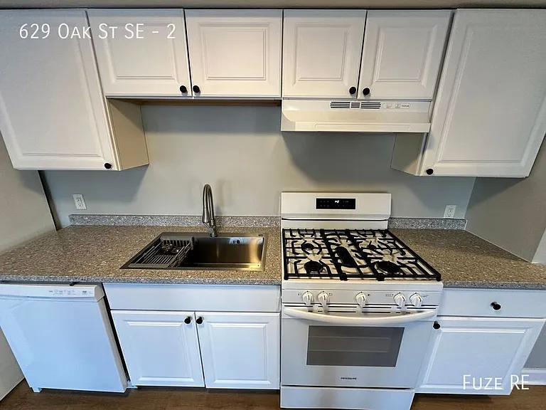 629 Oak St SE #2 — Photo 28
