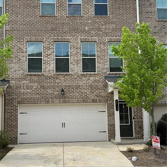 3715 Davis Cir — Photo 1