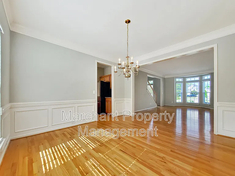 15 Silverthorn Ct — Photo 9