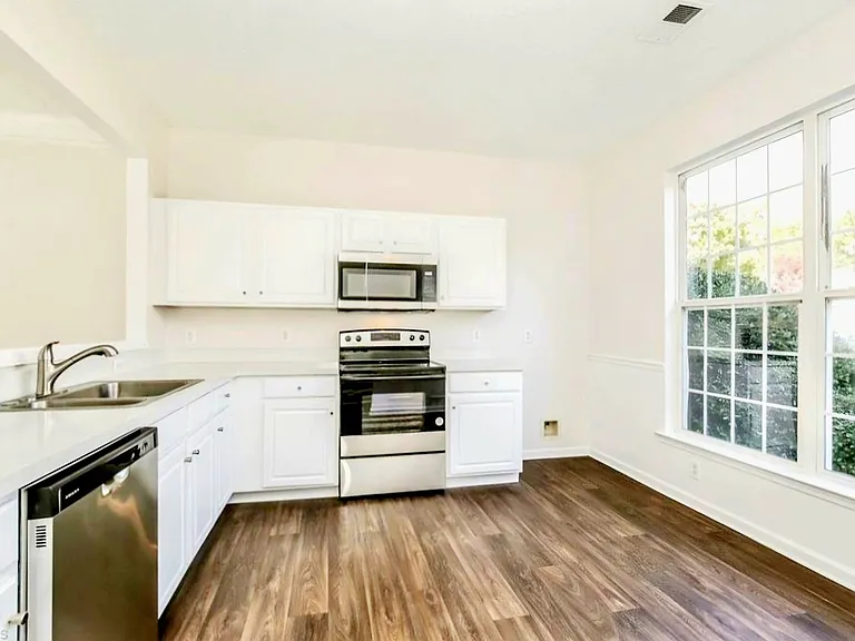 3956 Elizabeth Glen Way — Photo 5