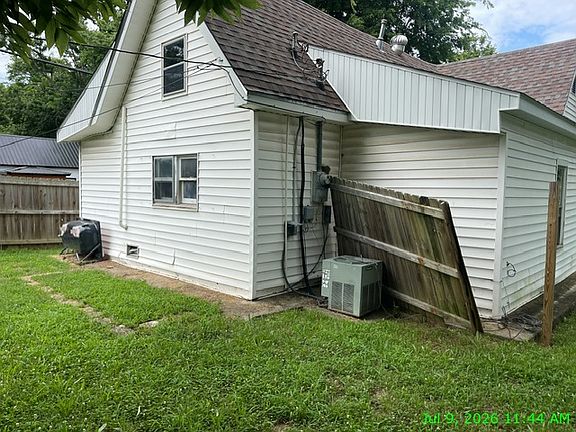 2nd image of 725 S Madison St