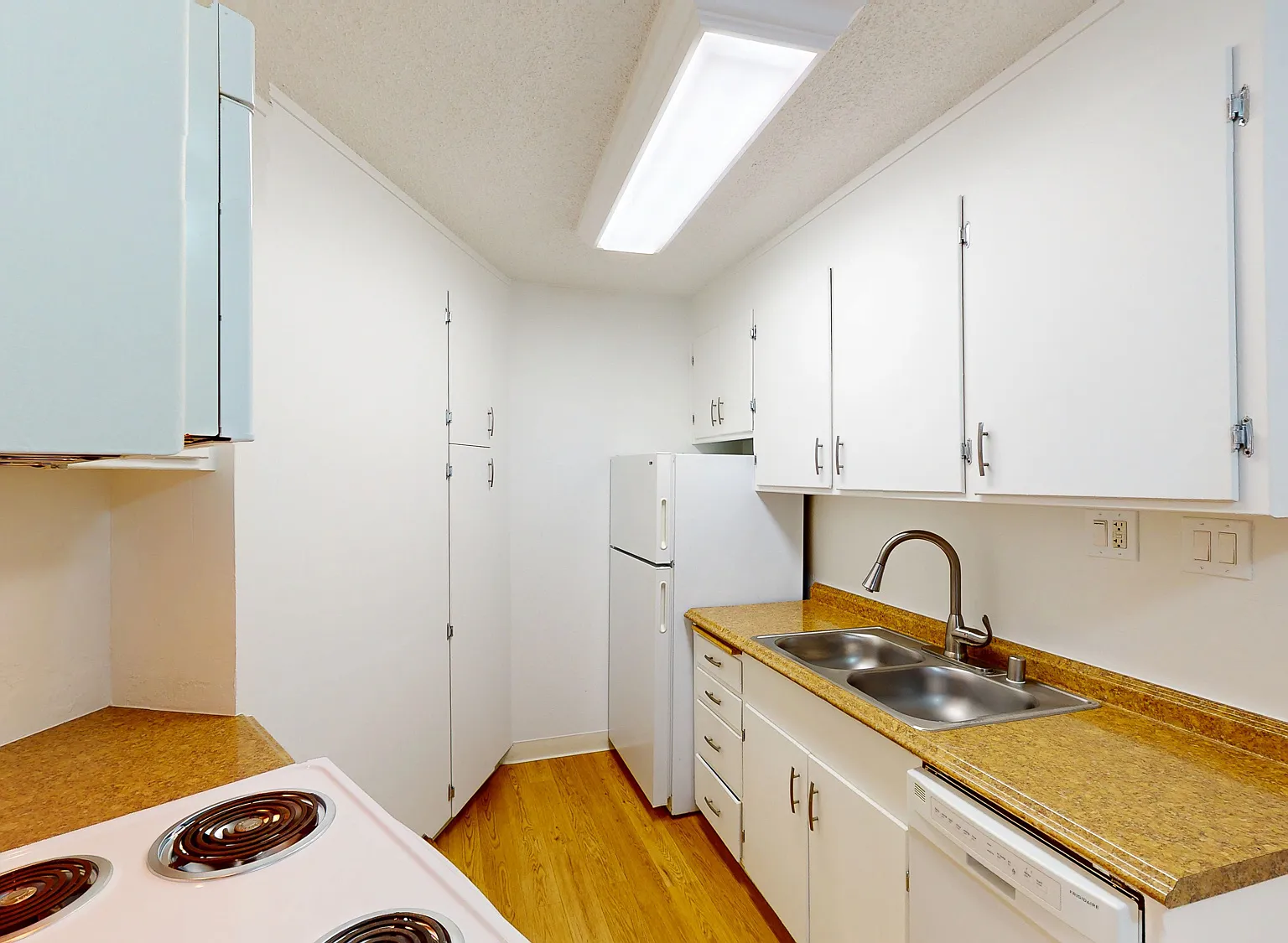 Charming 1BR in San Rafael | Parking | Pet Friendly — Photo 3
