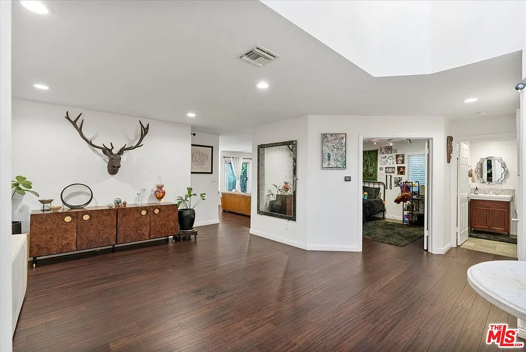 5 bed, 3.0 bath, 2764 sqft, $12,000 — Photo 3