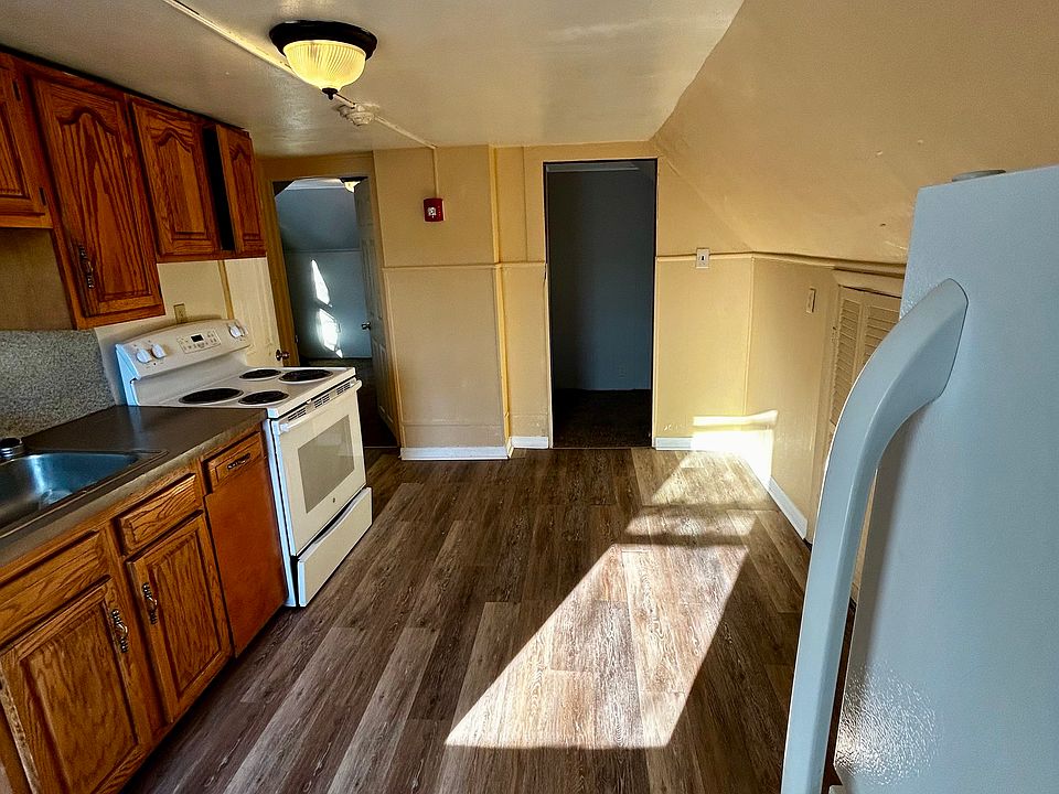 1st image of 64 Woodland St Floor 3